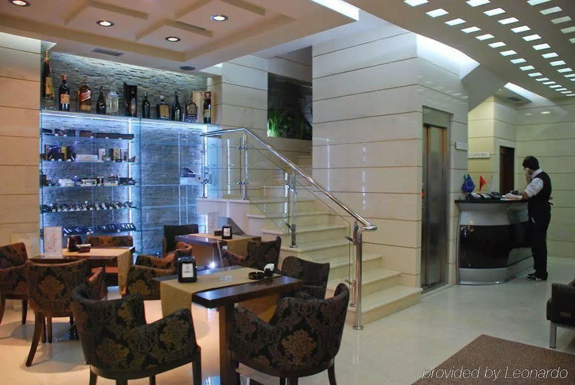 Hotel Comfort Tirana 4*,