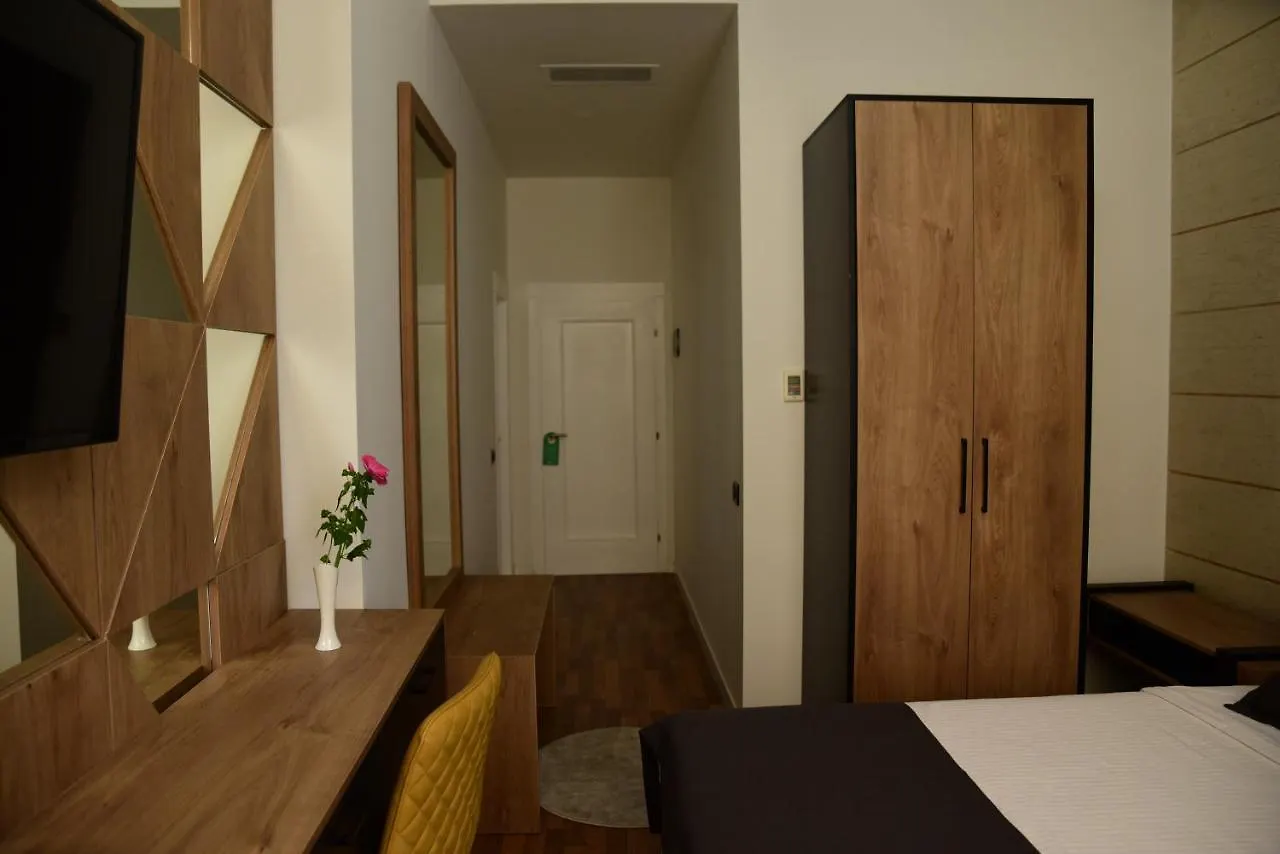 Hotel Comfort Tiran 4*,  Arnavutluk
