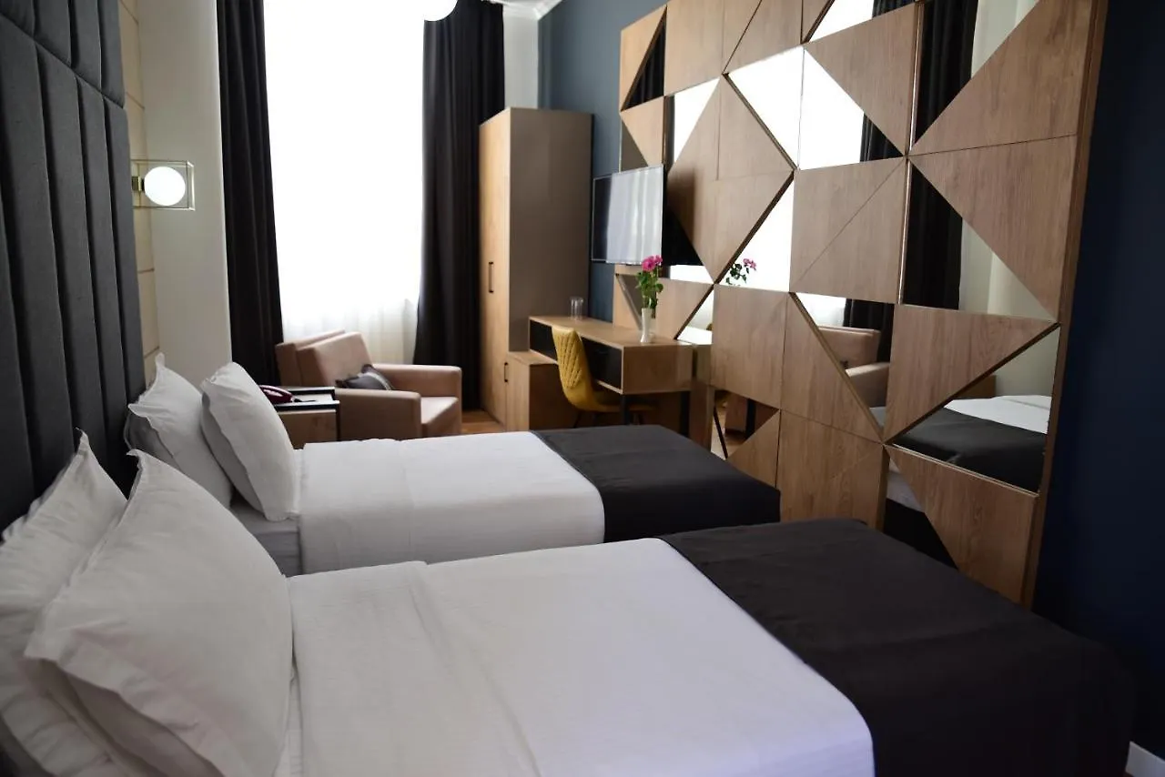 Hotel Comfort Tiran