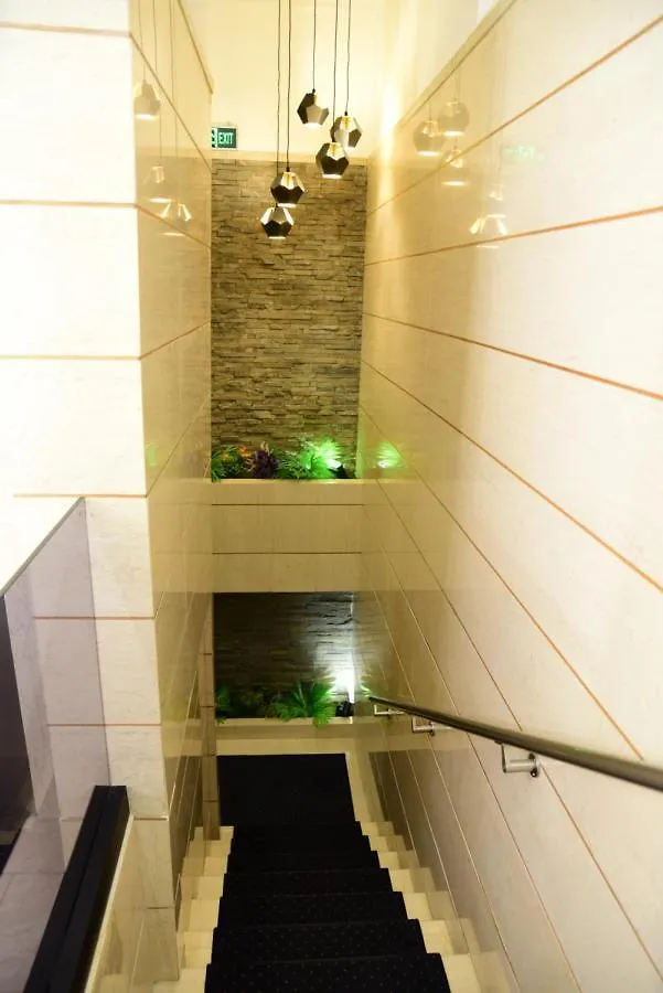 Hotel Comfort Tiran 4*,
