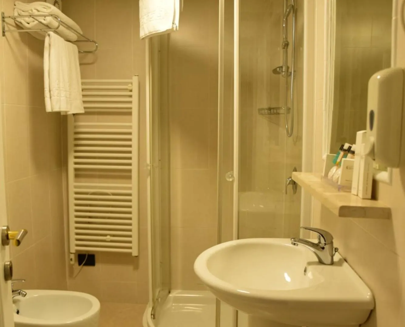 Hotel Comfort Tiran 4*,  Arnavutluk