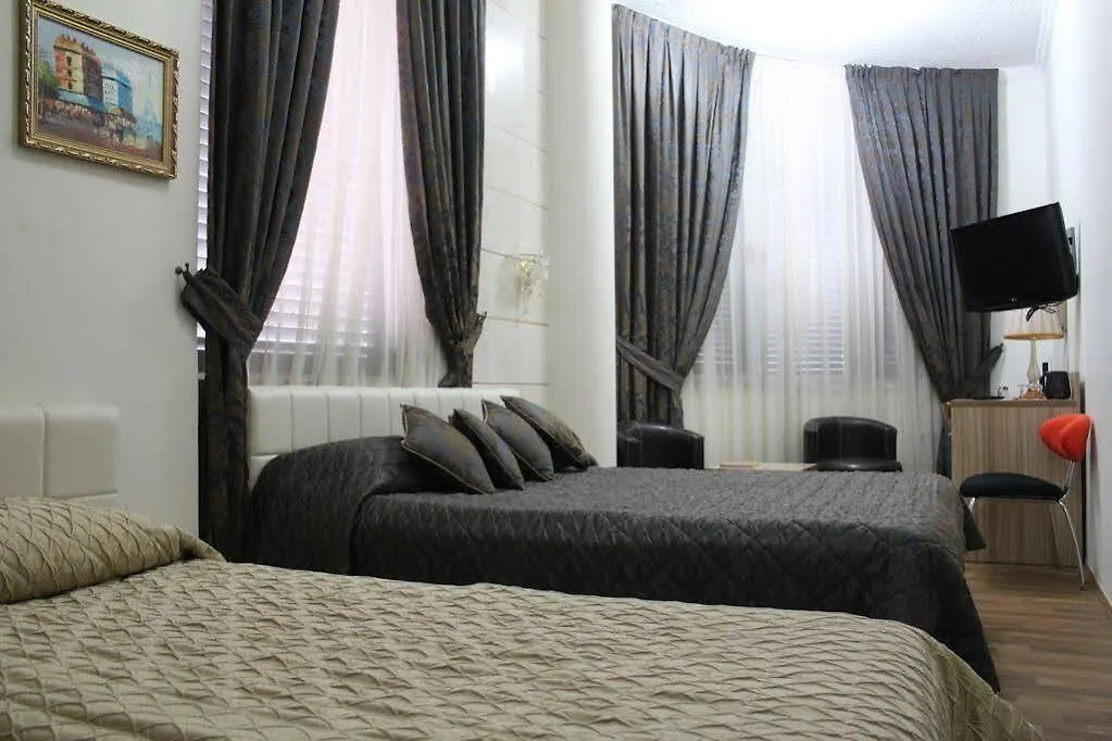 Hotel Comfort Tiran